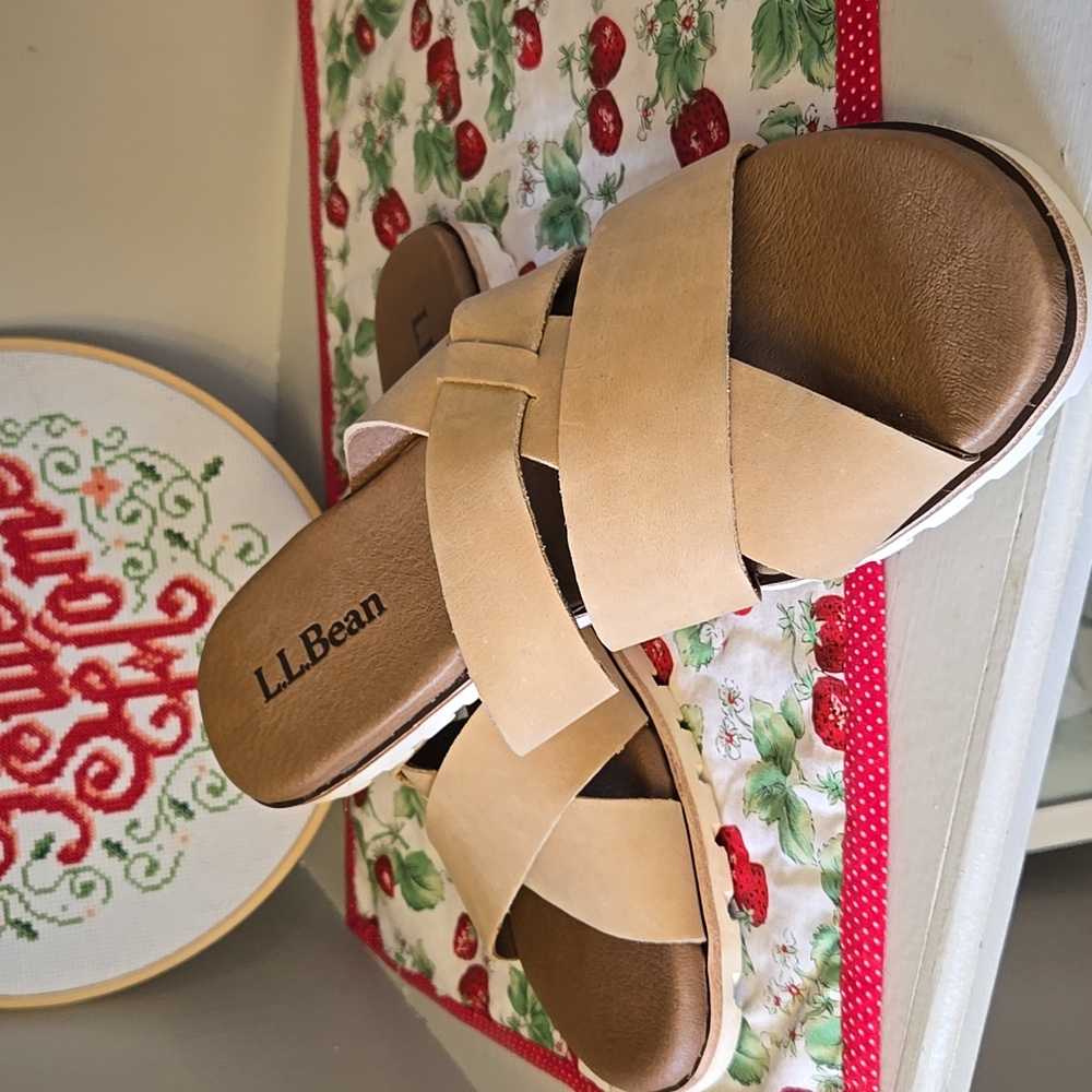 NWOT L.L. Bean Tan Leather Sandals